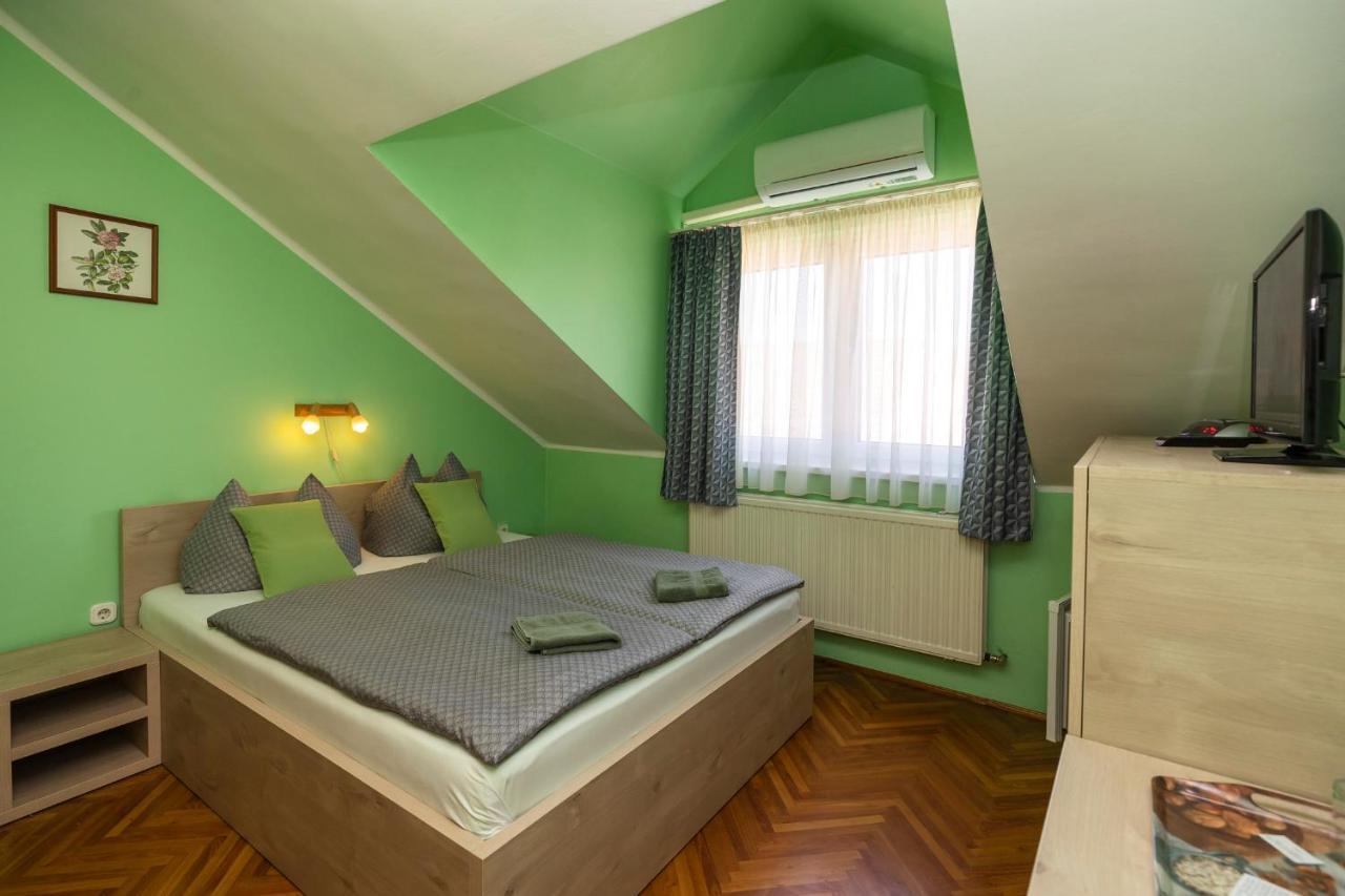 Bed and Breakfast Cecey Vendeghaz Erlau Exterior foto