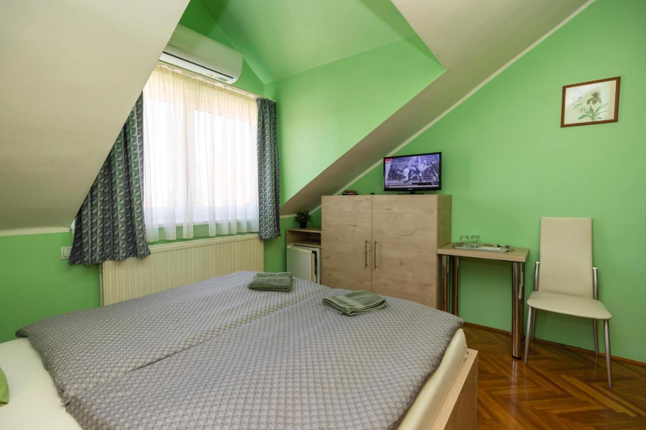 Bed and Breakfast Cecey Vendeghaz Erlau Exterior foto